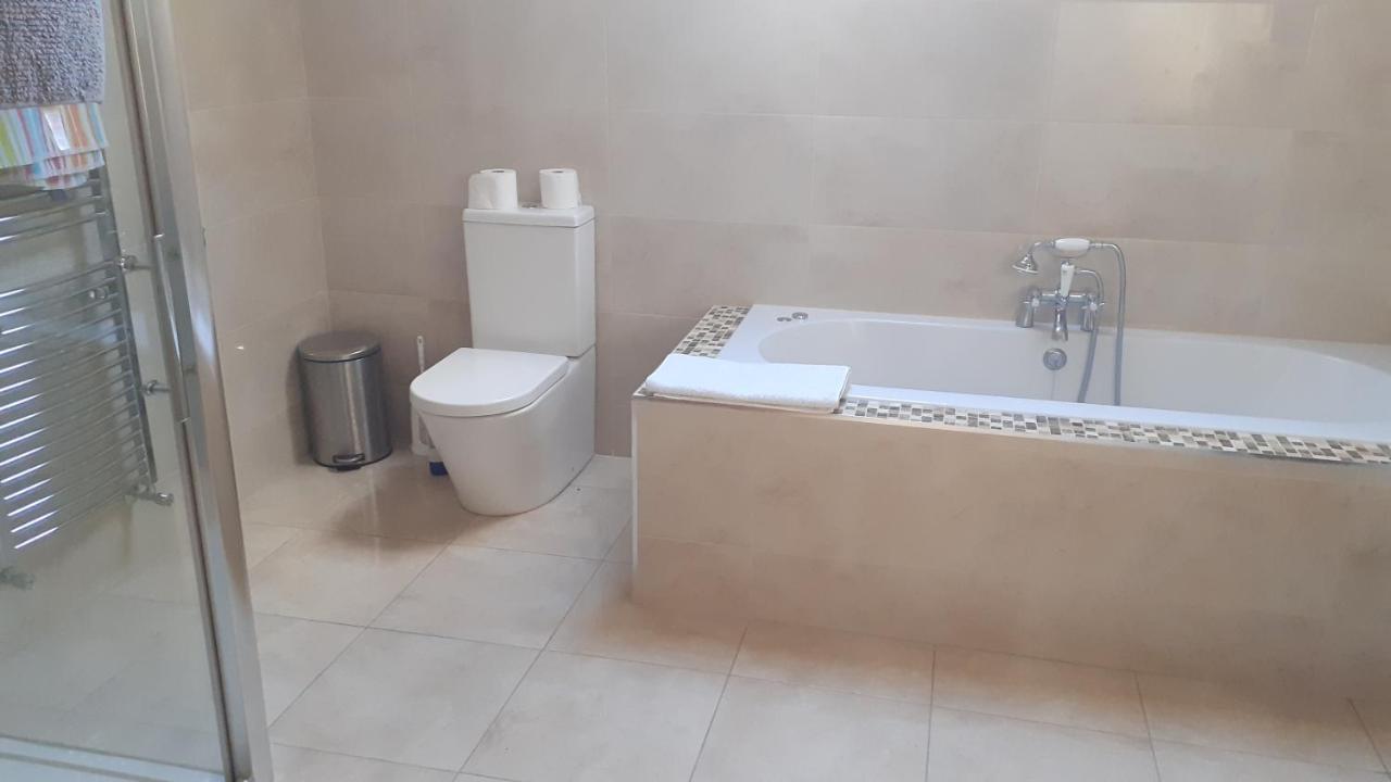 Single Or Twin Room In Lovely Country Residence Nobber Dış mekan fotoğraf